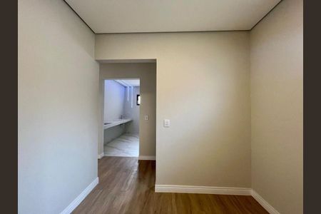 Casa à venda com 285m², 3 quartos e 4 vagas