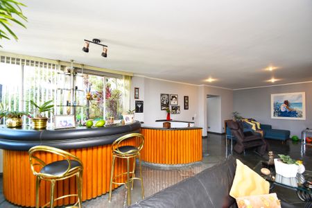 Apartamento à venda com 227m², 3 quartos e 4 vagas Apartamento à venda com 227m², 3 quartos e 4 vagaspiso superior bar