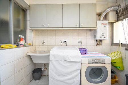 Apartamento à venda com 227m², 3 quartos e 4 vagas Apartamento à venda com 227m², 3 quartos e 4 vagaslavanderia