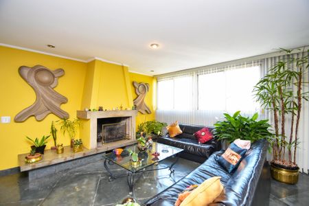 Apartamento à venda com 227m², 3 quartos e 4 vagas Apartamento à venda com 227m², 3 quartos e 4 vagaspiso superior Sala de estar 3