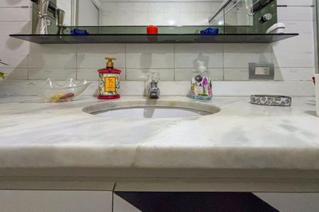 Apartamento à venda com 227m², 3 quartos e 4 vagas Apartamento à venda com 227m², 3 quartos e 4 vagaslavabo piso superior