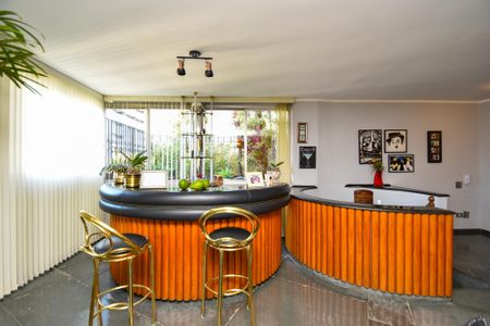 Apartamento à venda com 227m², 3 quartos e 4 vagas Apartamento à venda com 227m², 3 quartos e 4 vagaspiso superior bar