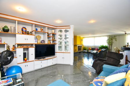 Apartamento à venda com 227m², 3 quartos e 4 vagas Apartamento à venda com 227m², 3 quartos e 4 vagaspiso superior Sala de estar 2