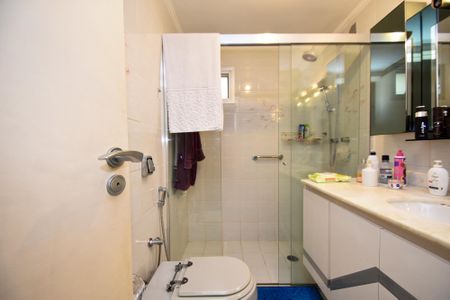 Apartamento à venda com 227m², 3 quartos e 4 vagas Apartamento à venda com 227m², 3 quartos e 4 vagasbanheiro corredor