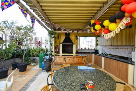 Apartamento à venda com 227m², 3 quartos e 4 vagas Apartamento à venda com 227m², 3 quartos e 4 vagasvaranda sala piso superior