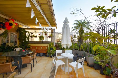 Apartamento à venda com 227m², 3 quartos e 4 vagas Apartamento à venda com 227m², 3 quartos e 4 vagasvaranda sala piso superior