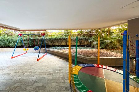 Apartamento à venda com 227m², 3 quartos e 4 vagas Apartamento à venda com 227m², 3 quartos e 4 vagasplayground