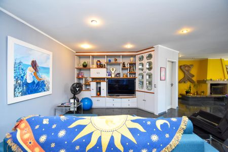 Apartamento à venda com 227m², 3 quartos e 4 vagas Apartamento à venda com 227m², 3 quartos e 4 vagaspiso superior Sala de estar 2