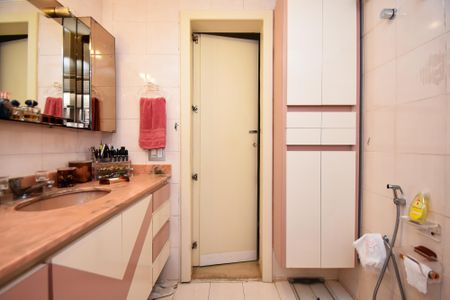 Apartamento à venda com 227m², 3 quartos e 4 vagas Apartamento à venda com 227m², 3 quartos e 4 vagasbanheiro quarto 4