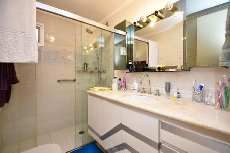 Apartamento à venda com 227m², 3 quartos e 4 vagas Apartamento à venda com 227m², 3 quartos e 4 vagasbanheiro corredor