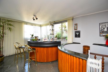 Apartamento à venda com 227m², 3 quartos e 4 vagas Apartamento à venda com 227m², 3 quartos e 4 vagaspiso superior bar