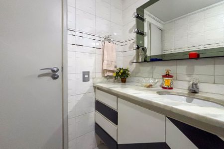 Apartamento à venda com 227m², 3 quartos e 4 vagas Apartamento à venda com 227m², 3 quartos e 4 vagaslavabo piso superior