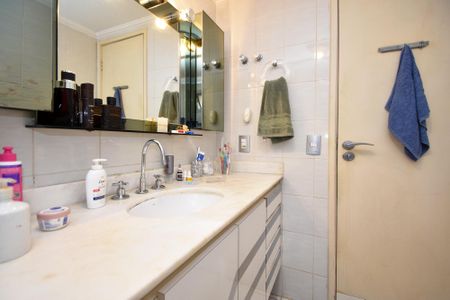 Apartamento à venda com 227m², 3 quartos e 4 vagas Apartamento à venda com 227m², 3 quartos e 4 vagasbanheiro corredor