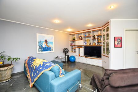 Apartamento à venda com 227m², 3 quartos e 4 vagas Apartamento à venda com 227m², 3 quartos e 4 vagaspiso superior Sala de estar 2