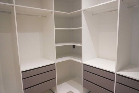 Closet da suíte 2 de casa de condomínio à venda com 2 quartos, 330m² em Residencial Quatro (alphaville), Santana de Parnaíba