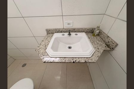 Banheiro  de casa para alugar com 1 quarto, 45m² em Parque Oratório, Santo André