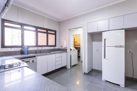 Apartamento à venda com 190m², 3 quartos e 3 vagas Apartamento à venda com 190m², 3 quartos e 3 vagasCozinha