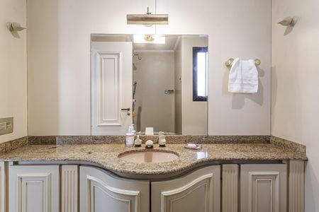 Apartamento à venda com 190m², 3 quartos e 3 vagas Apartamento à venda com 190m², 3 quartos e 3 vagasBanheiro da Suíte 1