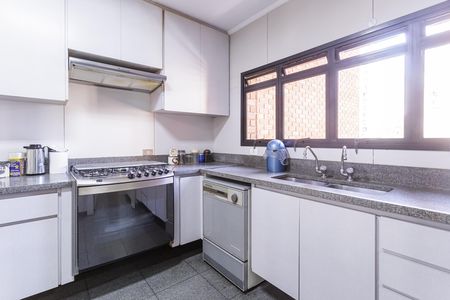 Apartamento à venda com 190m², 3 quartos e 3 vagas Apartamento à venda com 190m², 3 quartos e 3 vagasCozinha