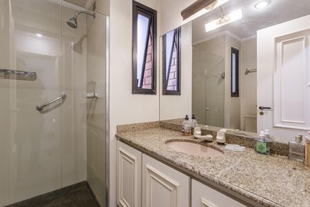Banheiro da Suíte 2 de apartamento à venda com 3 quartos, 190m² em Vila Nova Conceição, São Paulo