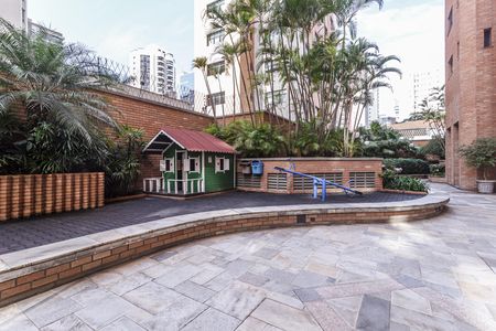 Apartamento à venda com 190m², 3 quartos e 3 vagas Apartamento à venda com 190m², 3 quartos e 3 vagasÁrea comum - Playground