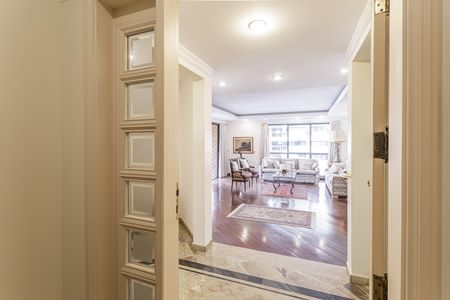 Apartamento à venda com 190m², 3 quartos e 3 vagas Apartamento à venda com 190m², 3 quartos e 3 vagasEntrada
