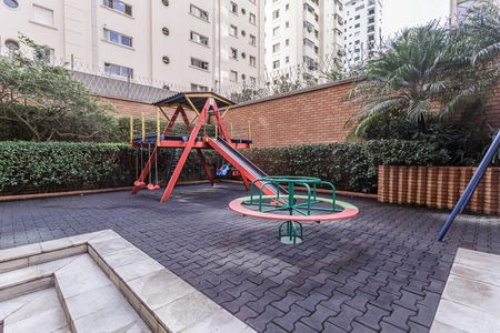 Apartamento à venda com 190m², 3 quartos e 3 vagas Apartamento à venda com 190m², 3 quartos e 3 vagasÁrea comum - Playground