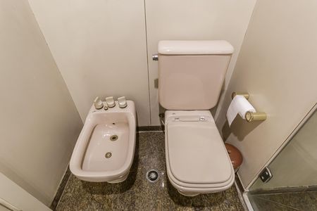 Apartamento à venda com 190m², 3 quartos e 3 vagas Apartamento à venda com 190m², 3 quartos e 3 vagasBanheiro da Suíte 2