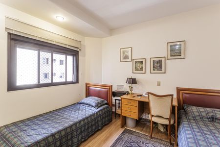 Apartamento à venda com 190m², 3 quartos e 3 vagas Apartamento à venda com 190m², 3 quartos e 3 vagasSuíte 2