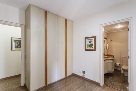 Apartamento à venda com 190m², 3 quartos e 3 vagas Apartamento à venda com 190m², 3 quartos e 3 vagasSuíte 1
