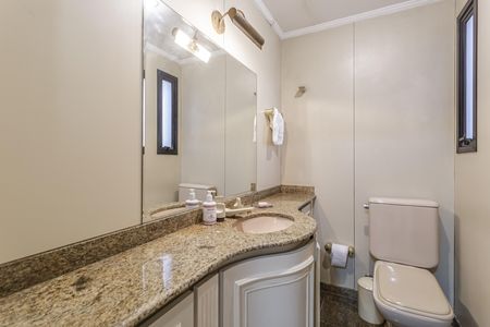 Apartamento à venda com 190m², 3 quartos e 3 vagas Apartamento à venda com 190m², 3 quartos e 3 vagasBanheiro da Suíte 1