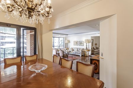 Apartamento à venda com 190m², 3 quartos e 3 vagas Apartamento à venda com 190m², 3 quartos e 3 vagasSala