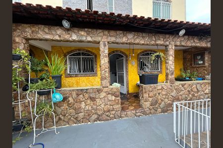 Casa à venda com 120m², 2 quartos e 1 vagaFachada