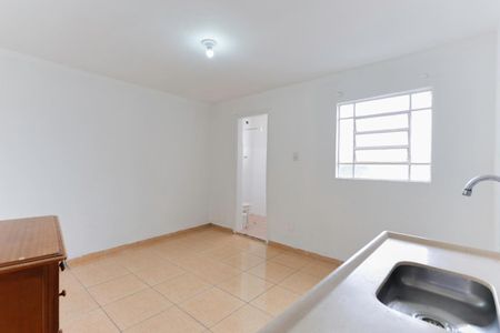 Edícula - Quarto/Cozinha de casa para alugar com 3 quartos, 220m² em Vila Nova Cachoeirinha, São Paulo