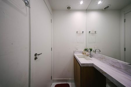 Banheiro de apartamento para alugar com 2 quartos, 34m² em Vila Ré, São Paulo