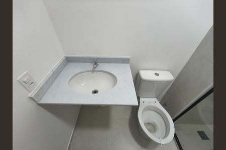 Banheiro Social de apartamento para alugar com 2 quartos, 47m² em Barra Olímpica, Rio de Janeiro