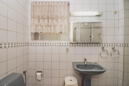 Apartamento à venda com 103m², 3 quartos e 2 vagas Apartamento à venda com 103m², 3 quartos e 2 vagasBanheiro social