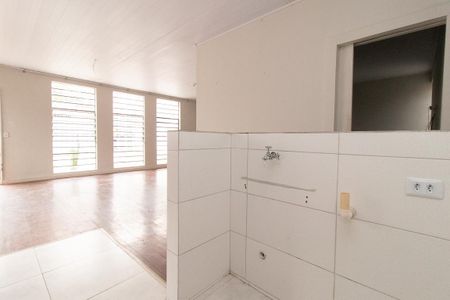 Cozinha e Área de Serviço de casa para alugar com 3 quartos, 80m² em Parolin, Curitiba