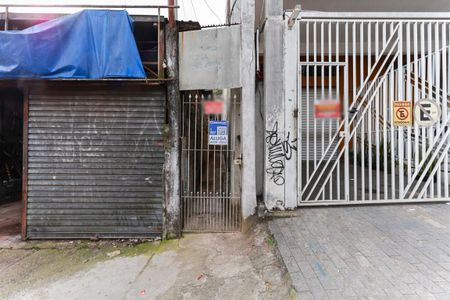 Fachada + plaquinha de casa para alugar com 1 quarto, 70m² em Vila Nova Cachoeirinha, São Paulo