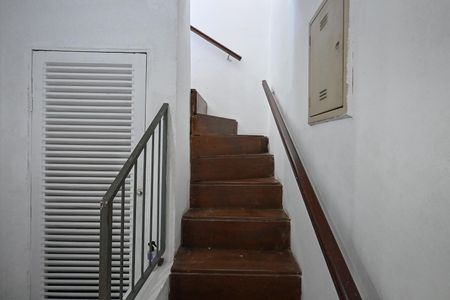 Escada de casa à venda com 3 quartos, 224m² em Parque Maraba, Taboão da Serra