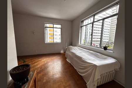Apartamento para alugar com 104m², 3 quartos e sem vaga