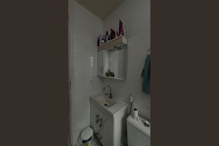 Banheiro de apartamento à venda com 2 quartos, 54m² em Vila Lutécia, Santo André