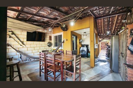 Casa de condomínio para alugar com 180m², 2 quartos e 2 vagas