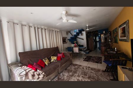 Casa de condomínio para alugar com 180m², 2 quartos e 2 vagas