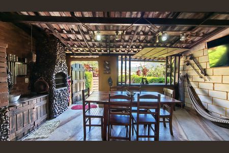 Casa de condomínio para alugar com 180m², 2 quartos e 2 vagas