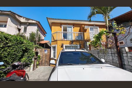 Casa de condomínio para alugar com 180m², 2 quartos e 2 vagas