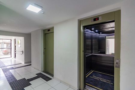 Apartamento à venda com 39m², 2 quartos e sem vaga Apartamento à venda com 39m², 2 quartos e sem vagaElevador