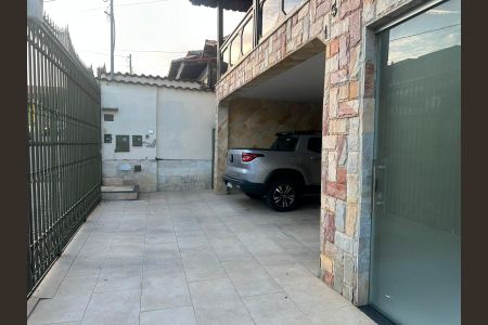 Garagem de casa para alugar com 3 quartos, 100m² em Planalto, Belo Horizonte