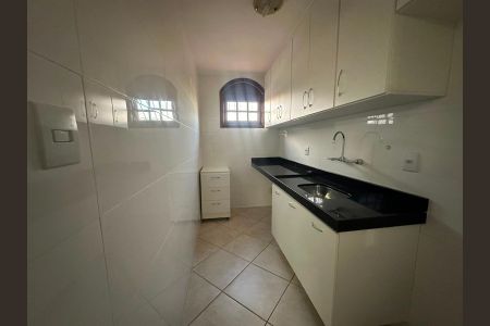 Cozinha de casa para alugar com 3 quartos, 100m² em Planalto, Belo Horizonte