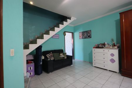 Sala e Quarto de casa à venda com 2 quartos, 63m² em Parque Santa Madalena, São Paulo